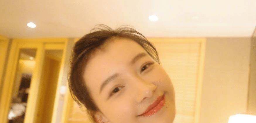 孙怡晒出自拍照,镜头直怼五官拍,终于明白董子健的眼光了_照片_成功