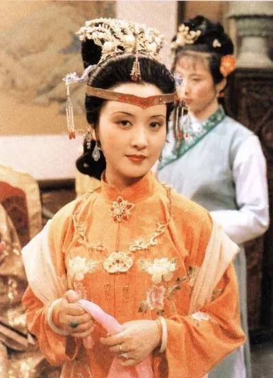 原创王熙凤卖乖讨巧却触动贾母的怨愤往事当众让王夫人下不来台