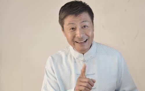 原创被马季力捧的刘伟当红时抛下冯巩移居海外现状让人唏嘘不已