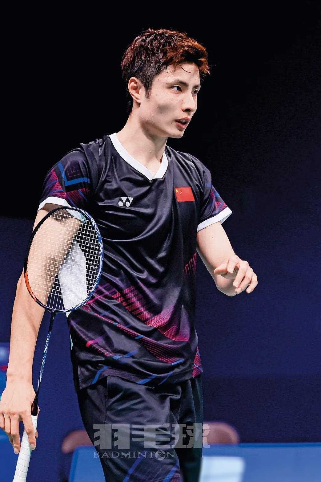 原创羽毛球石宇奇封面淬火之路无惧西东