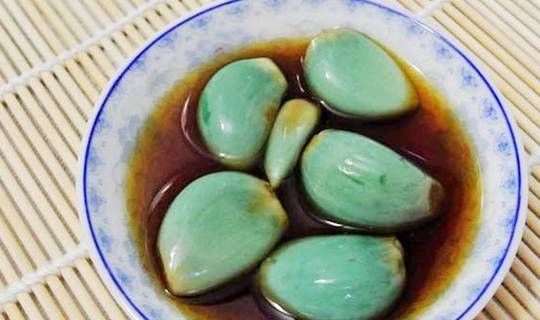 原创醋泡大蒜坚持吃身体上的好处悄悄来但这4类人尽量不要吃