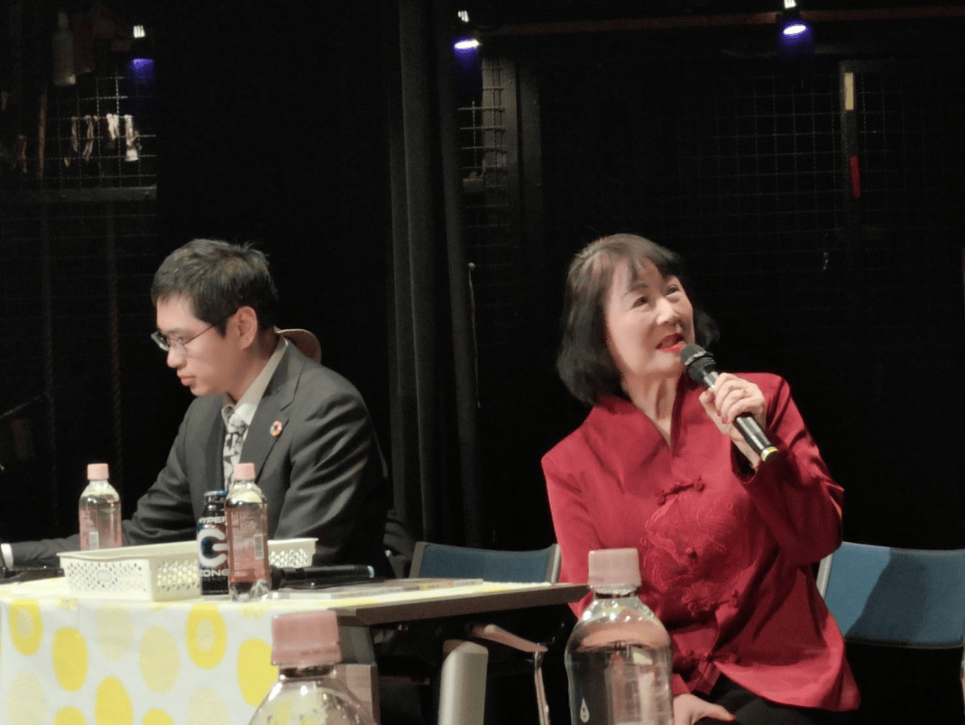 第三位讲演者是田汉的侄女田伟女士.