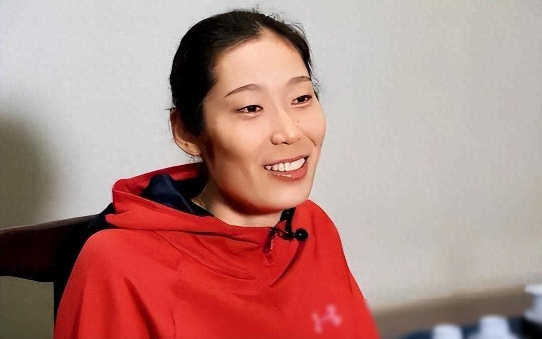 然而,在中国女排备战世界女排联赛的集训期间,朱婷并未出现在名单之中