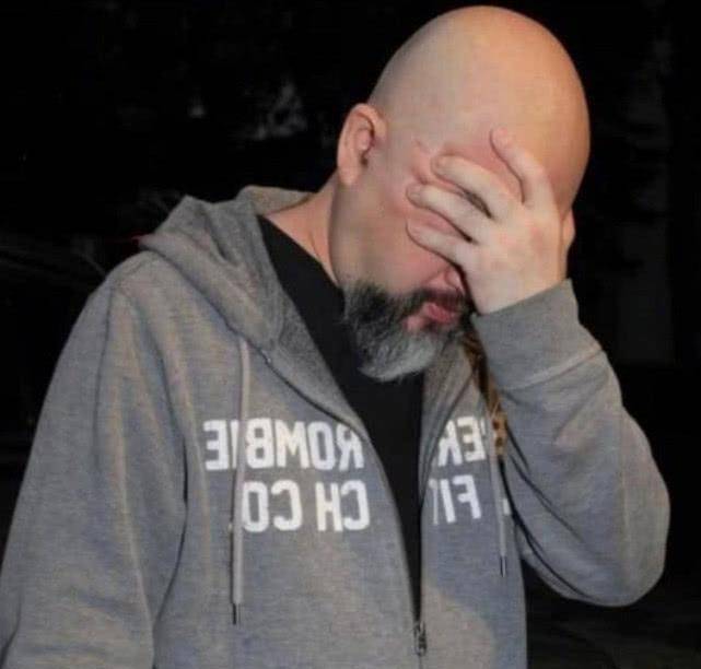 原创刘真丈夫久违露面一脸憔悴公开妻子消息眼眶含泪惹人怜