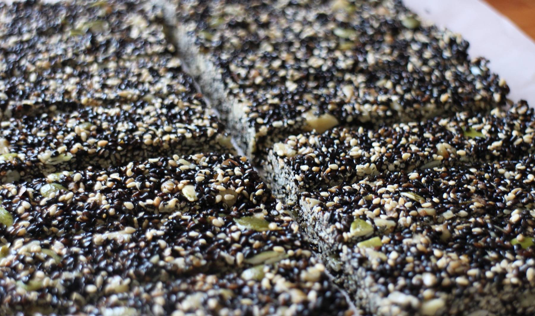 4月,这东西是个宝,做成零食吃,补血补钙还降低血糖_芝麻_蜂蜜_冰箱