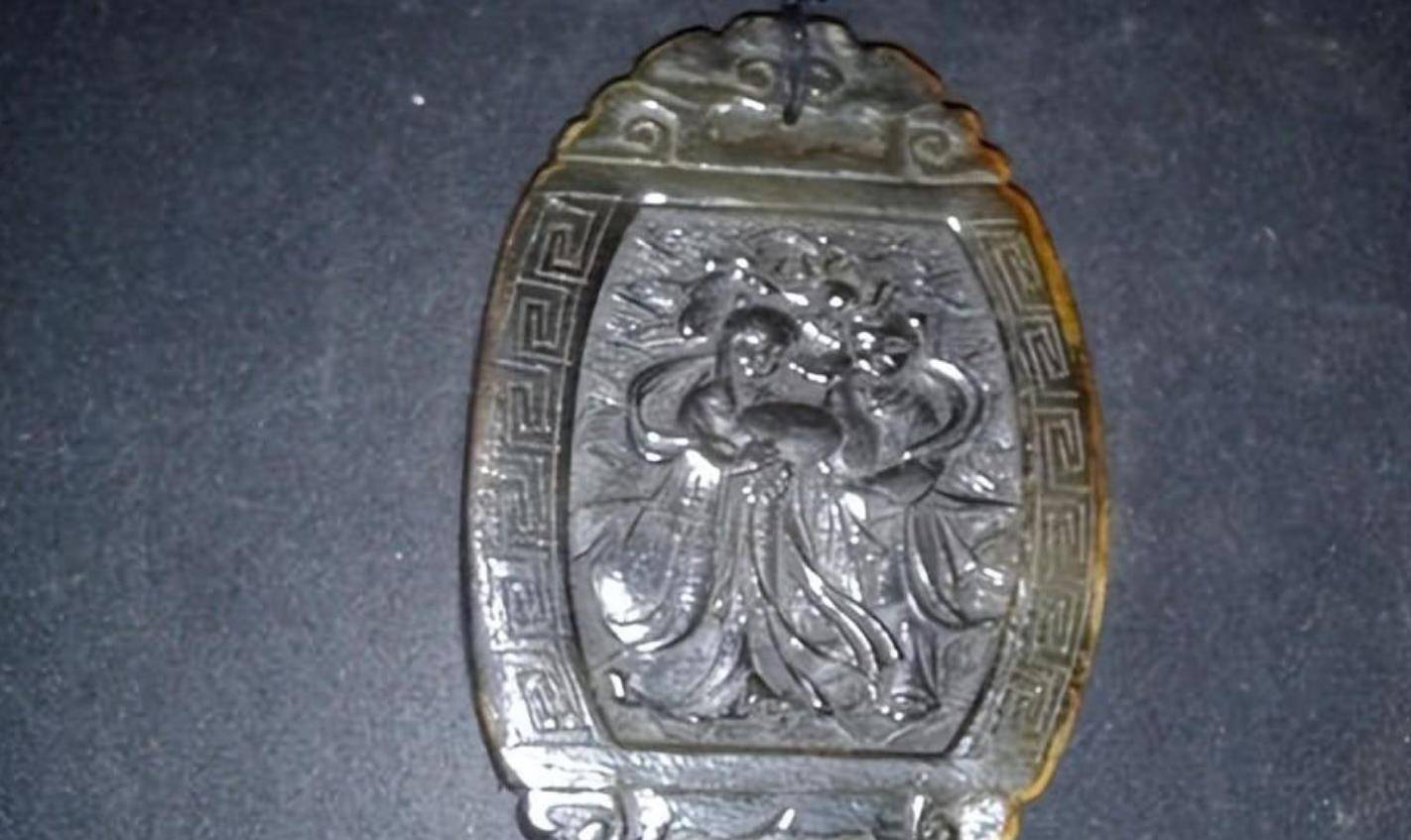 2021年女子网购一块首饰警方调查后直接将其抓捕判刑10年