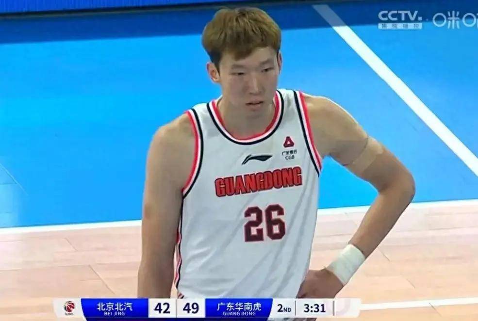 广东男篮大胜北京周琦任骏飞展现超强实力徐杰受伤成赛后焦点