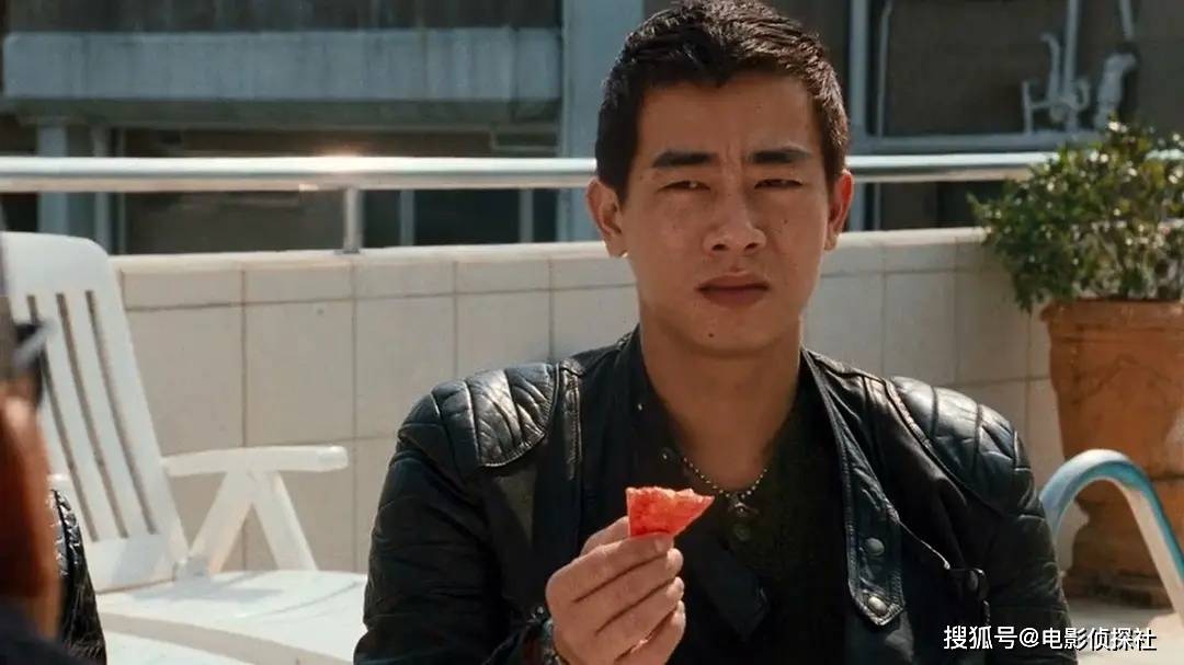 陈小春新剧惹争议,因资金问题全面停工,百名演员惨遭连累_投资_电影