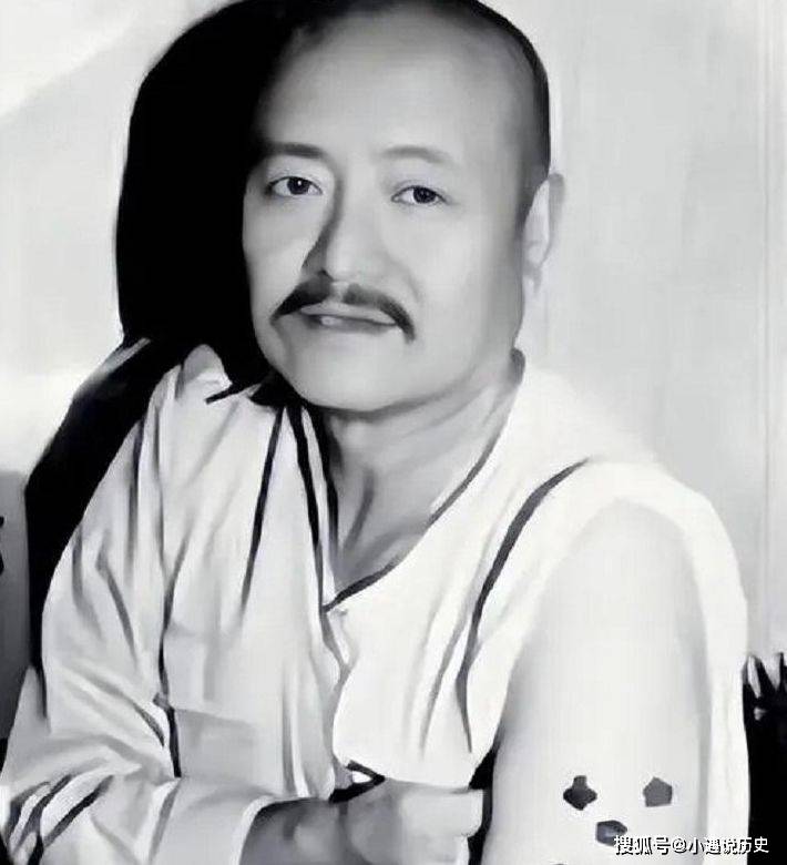 长子张学良,他继承了父亲的军事才能和政治智慧,曾在历史的舞台上扮演