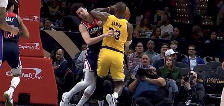 原创斯图尔特愤怒地喷詹姆斯这是你的山羊他一开始这样推我