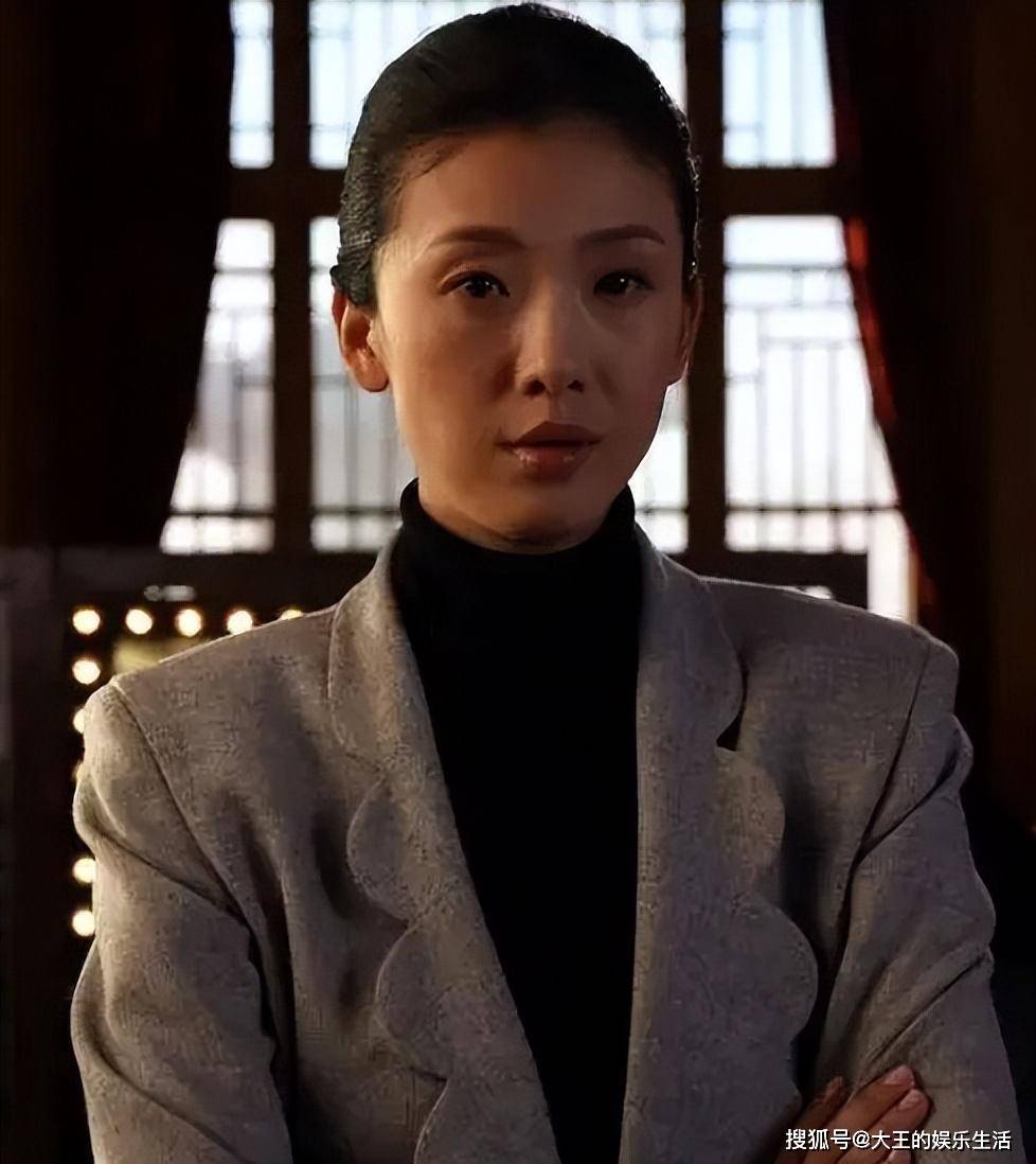 原创高冷美女嫁平平无奇老公39岁生子裴佩老师婚后怎样了