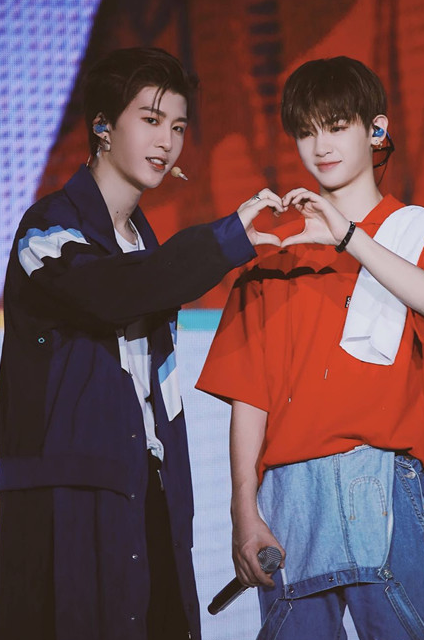 原创百分九挑战花式比心林彦俊太有创意范丞丞用力过猛坤坤可爱