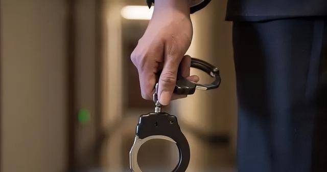 原创纪实刘彩霞先杀闺蜜再杀情夫丈夫帮其抛尸一手毁掉三个家