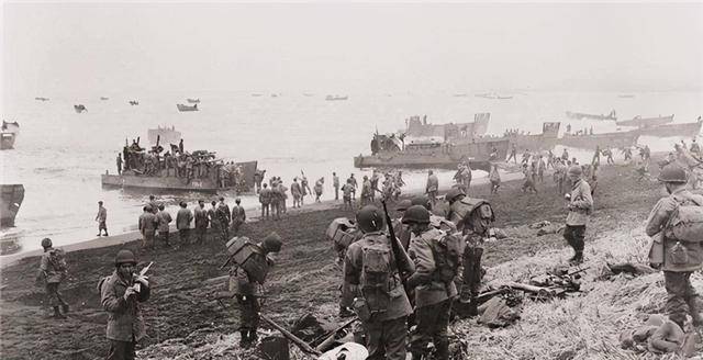 美军轰炸孤岛三周,自己阵亡达300人,最后发现:敌人只有三条狗_基斯卡