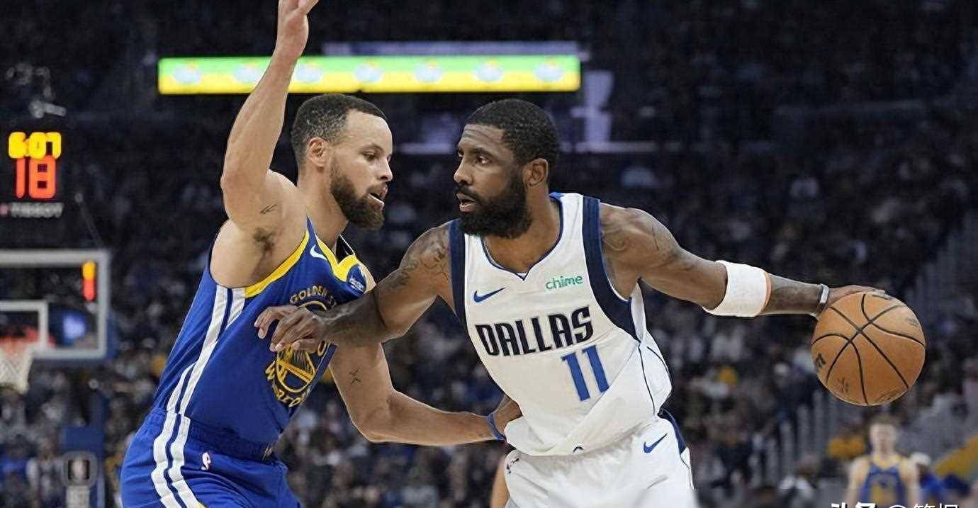 库里上篮鞋子掉落,有谁注意欧文随后的举动?球迷:人品真好