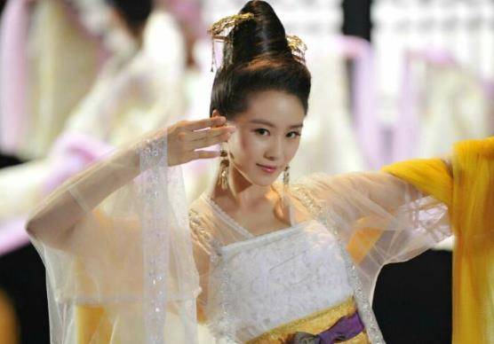 刘诗诗《仙剑三》初版定妆照曝光,头发上缠满布条,被吐槽像村姑