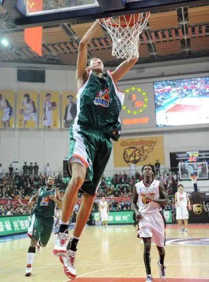 cba赛场上的忠诚,不仅属于杜锋,朱芳雨,王仕鹏,易建联和胡卫东,也属于