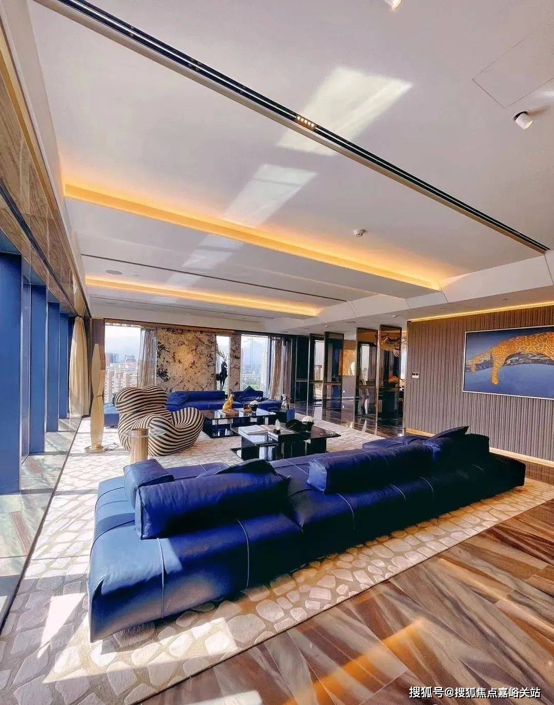 >上海市>上海古北·壹号公馆售楼处电话:400-833-6309样板间实景图▼