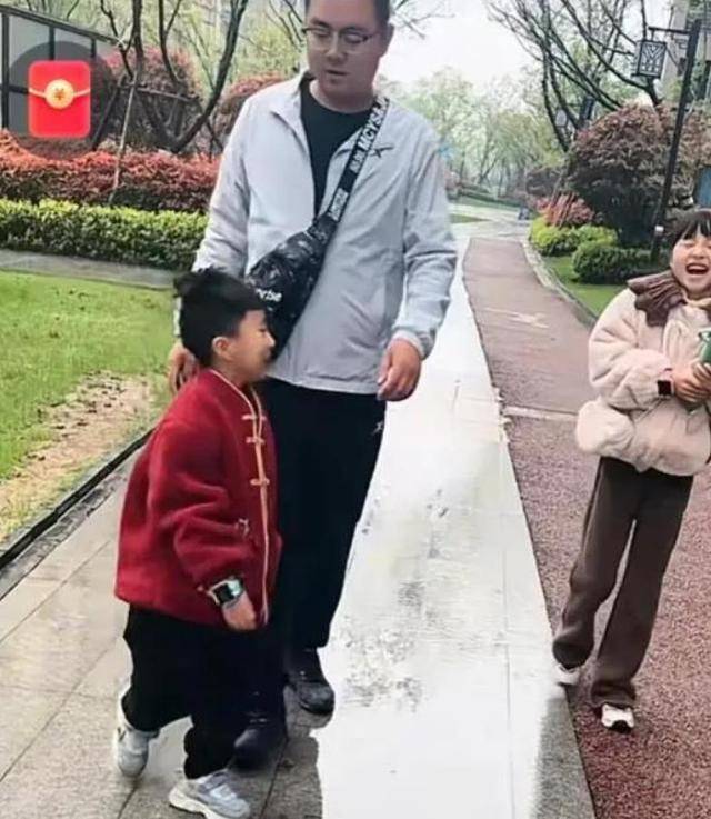 原创许敏夫妇清明回老家祭祖亲儿子郭威再遭吐槽认亲后回归很困难