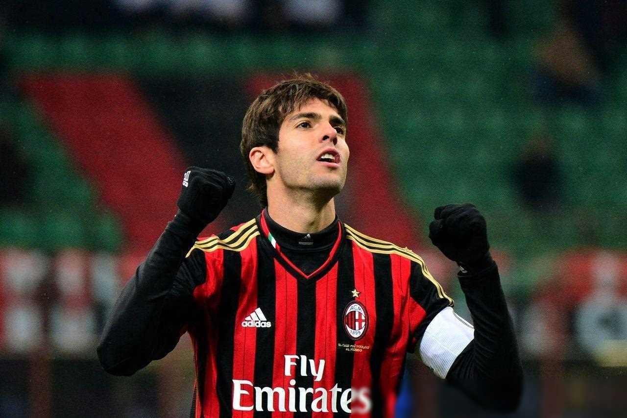 他曾是足坛第一人,却因户口本受限_卡卡_地位_历史