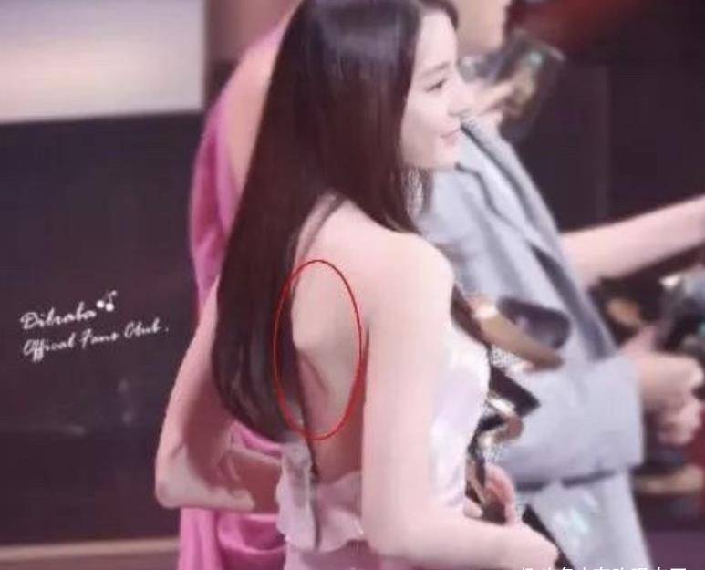 被路人偶遇,瘦成筷子腿认不出,网友喊话"还我胖迪"_时候_因为_郑爽