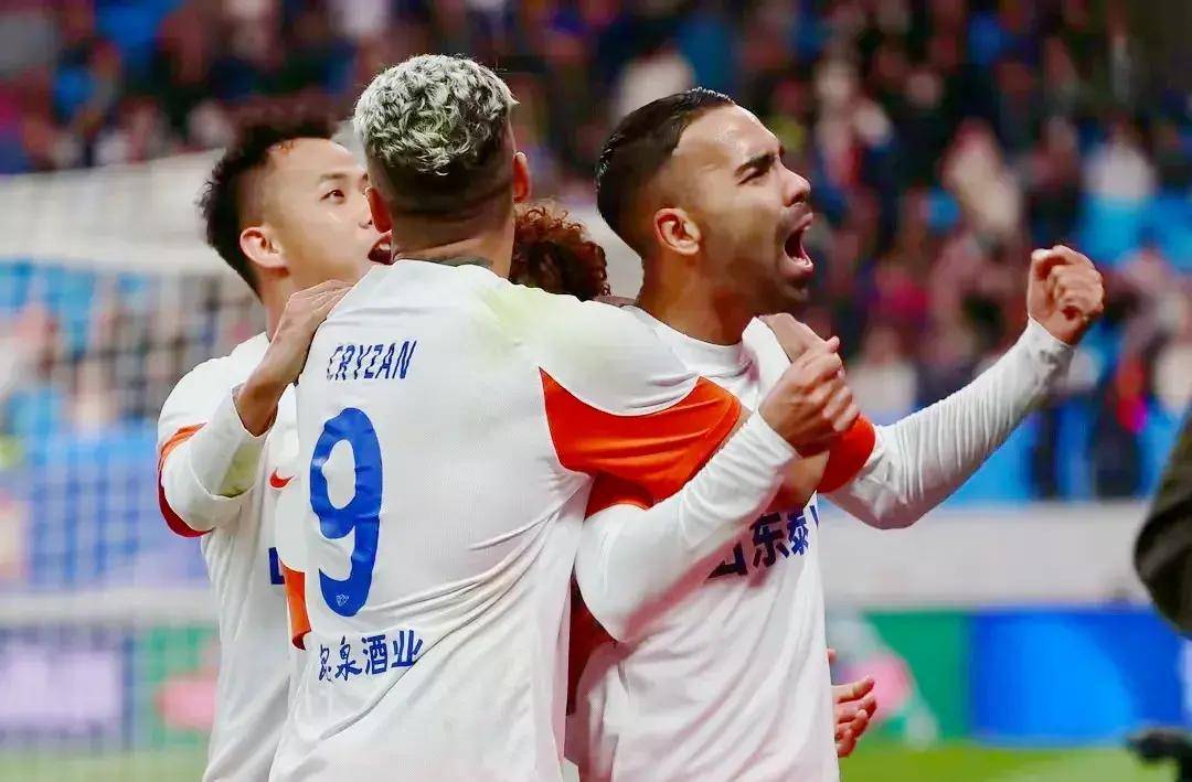 山东泰山vs河南队韩帅对决崔康熙不留手无退路南基一背水一战