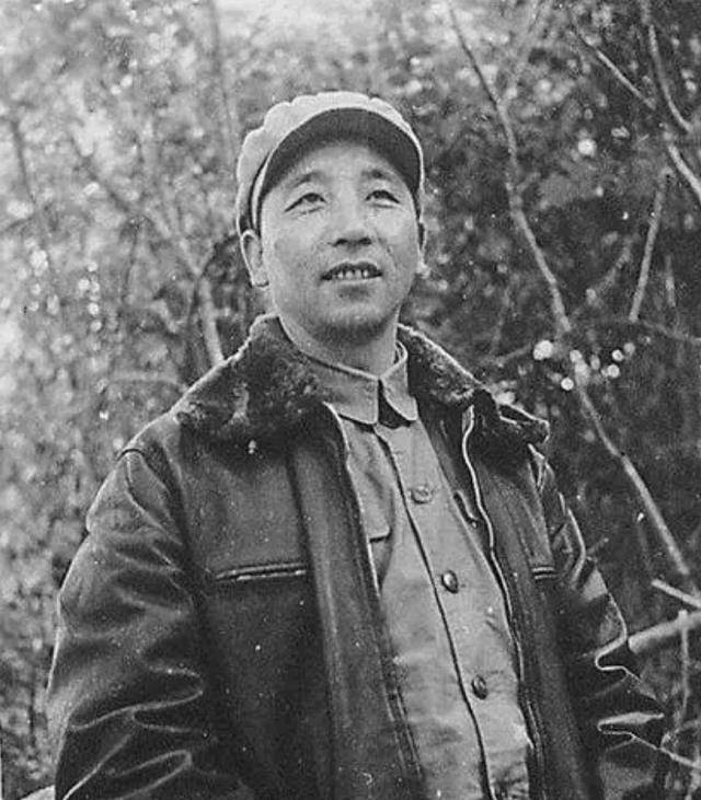 原创一对夫妇来到成都军区递上一封信后立即被警卫兵送去见秦基伟