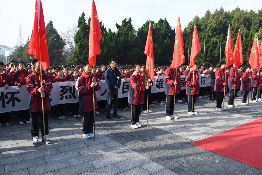 文通中学开展清明祭扫活动