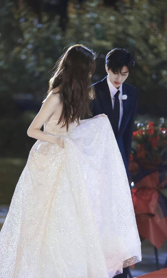 蔡徐坤不愧是cp体质不仅与lisa组cp如今又和baby组姐弟cp