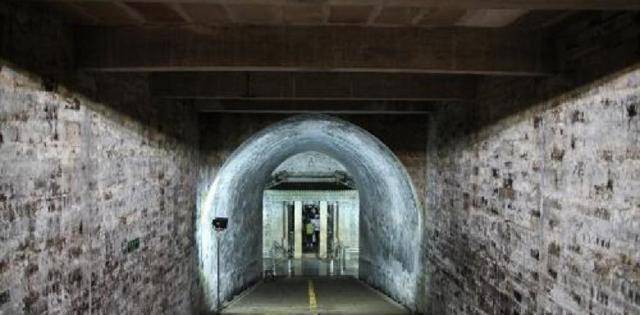 原创他伪装成弹棉花的手艺人暗地盗了11座皇陵财宝用麻袋运