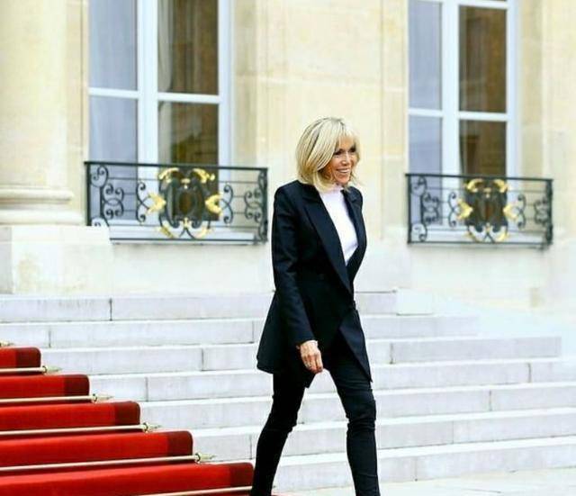 原创初秋必备铅笔裤法国夫人配高跟鞋麻杆腿衬得旁边美女威武雄壮