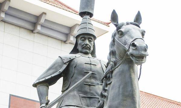 这时候,伪装忠顺的努尔哈赤奋勇争先,禀报明兵部尚书石星,请求领兵