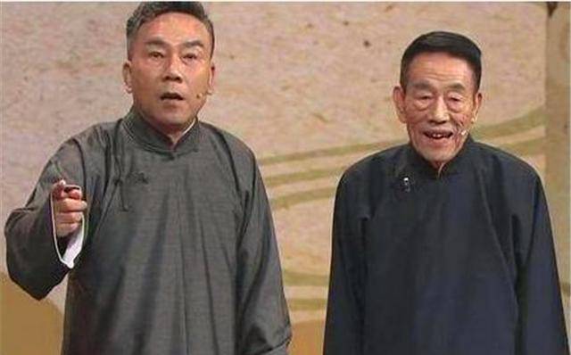 在前年他和父亲杨少华一起创办的相声社——杨光相声社,同一年,他作为