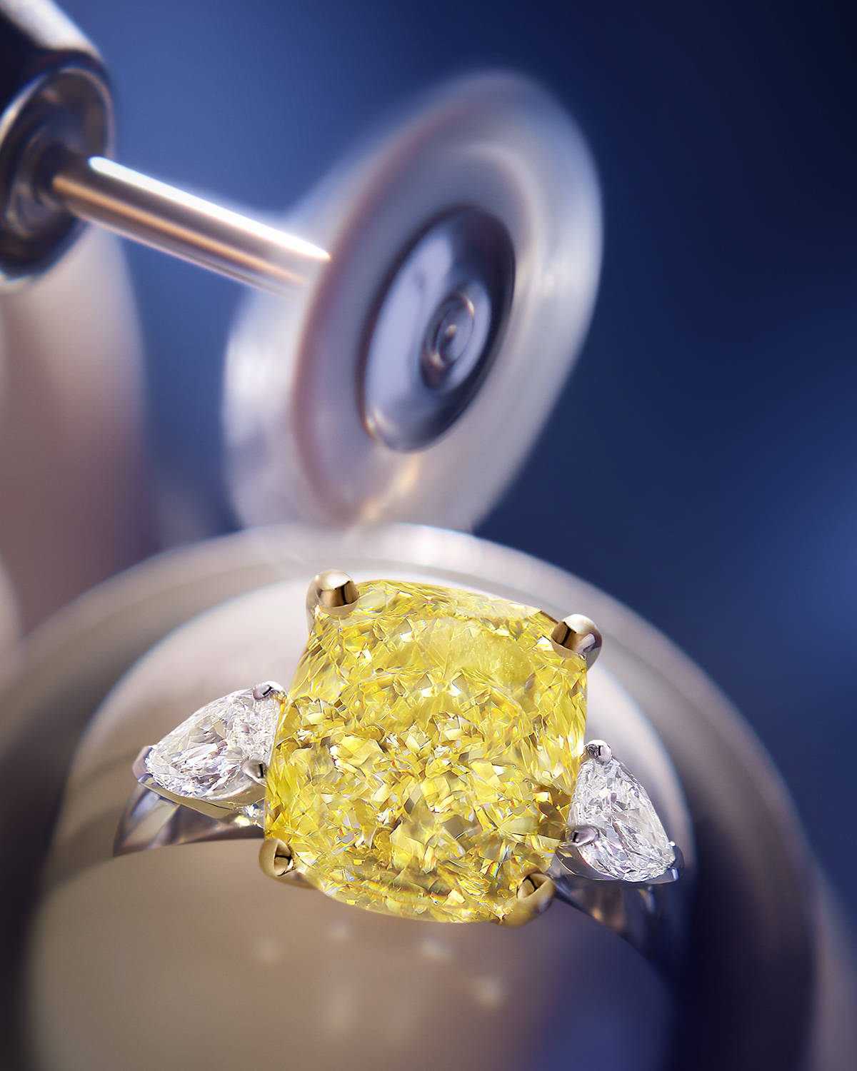 通过这部影片,戴比尔斯珠宝再次彰显了"钻石传奇缔造者"的非凡实力.