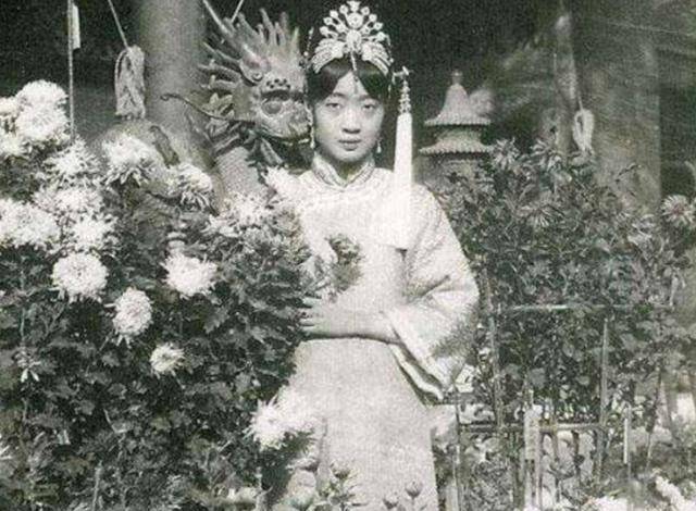 原创小伙被父母送进宫当太监专门伺候皇后太妃晚年出家活到94