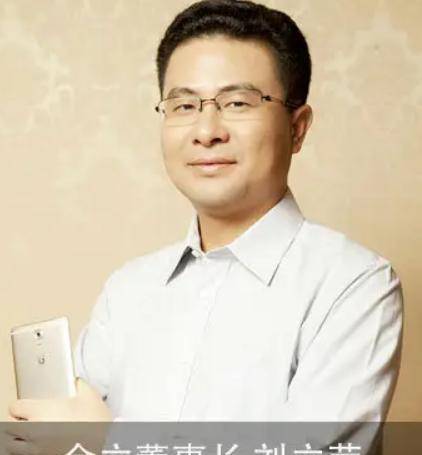 早已经分不清楚什么颜色代表多少钱,只是大手向前一推,大喊一声:"梭哈