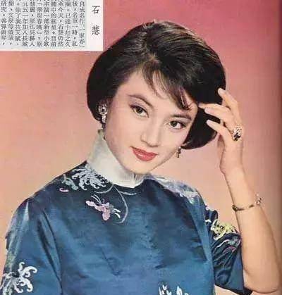 父亲傅奇和母亲石慧,两人都是六十年代娱乐圈里家喻户晓的大人物.
