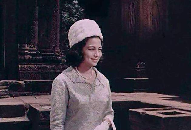 西哈努克国王的妻子是莫尼列王后(原名莫尼克),波尔布特的妻子是乔帕