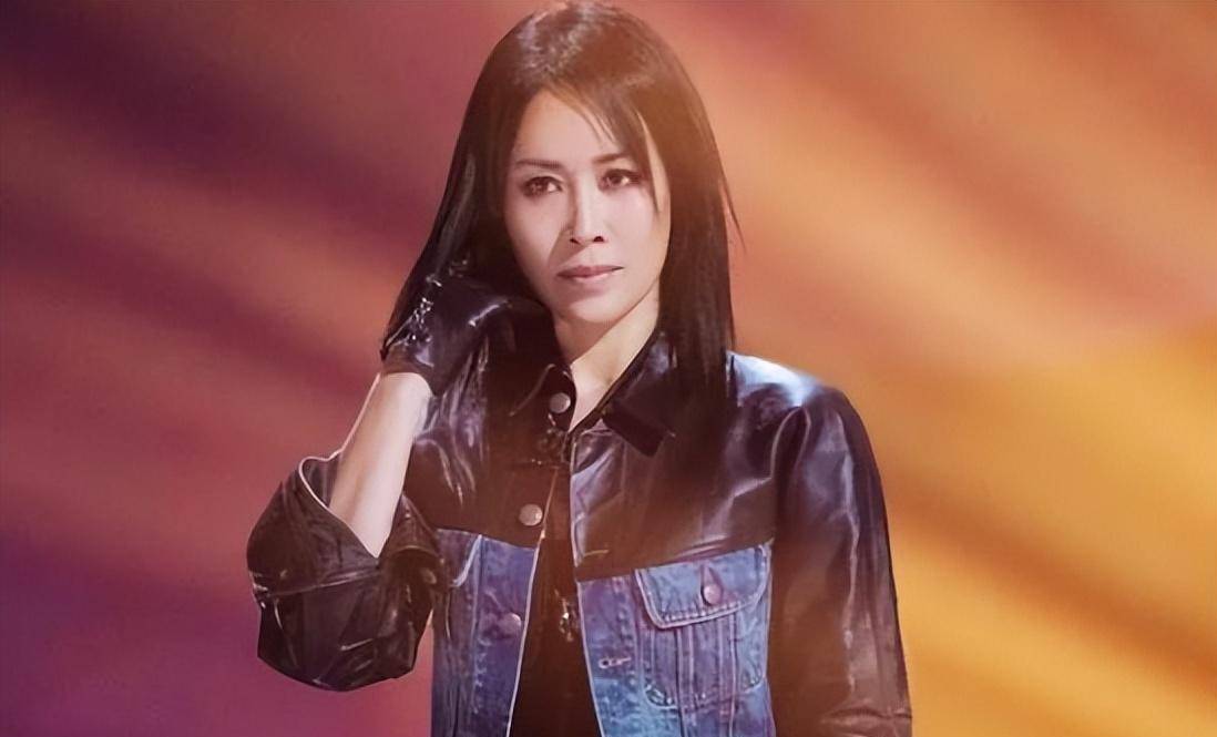 那英,却重新出发,乘风破浪,让年轻人看到了什么叫做超越自我,只要你