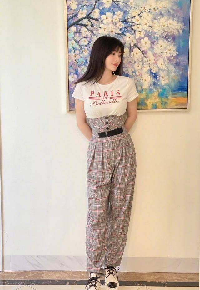 冉莹颖为凹造型豁出去了穿遮胃裤曲线逆天沙漏身材真服了