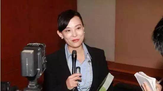 原创出生江湖家庭还不愁钱花却与她是闺蜜难怪情路这么坎坷