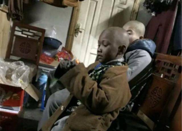 原创中国美女勇嫁黑人生下一子却被丈夫无情抛弃儿子被送去当和尚