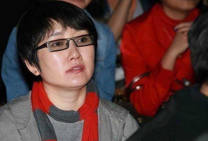 原创王刚和成方圆分手21年一人家庭美满一人年过六旬至今无后