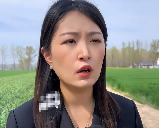 大妈蒜苗被压怒砸奔驰:车子定损37000元,车主:我赔蒜苗你赔车_王女士