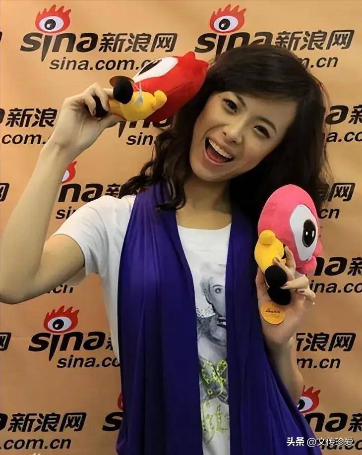 原创被评为电视最美女主持23岁嫁大18岁程雷丈夫患病不离不弃