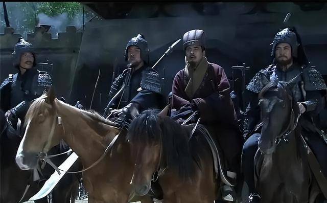 原创五虎上将黄忠为啥前半生没有一点出息看看他曾败在谁的手下