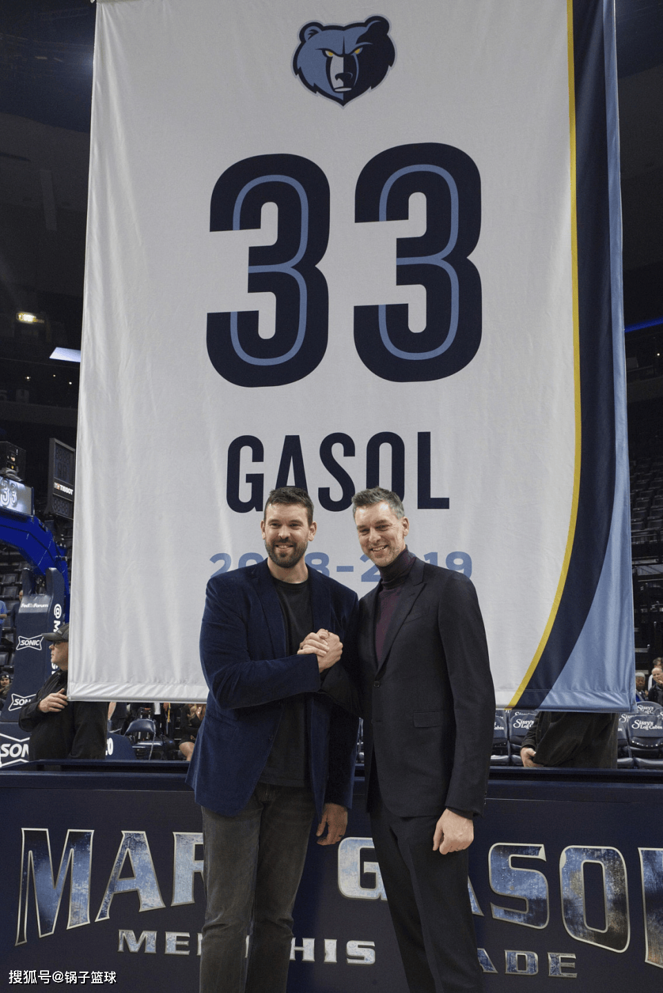 小加索尔球衣退役,生涯效力nba13个赛季,他一共赚了多少钱?