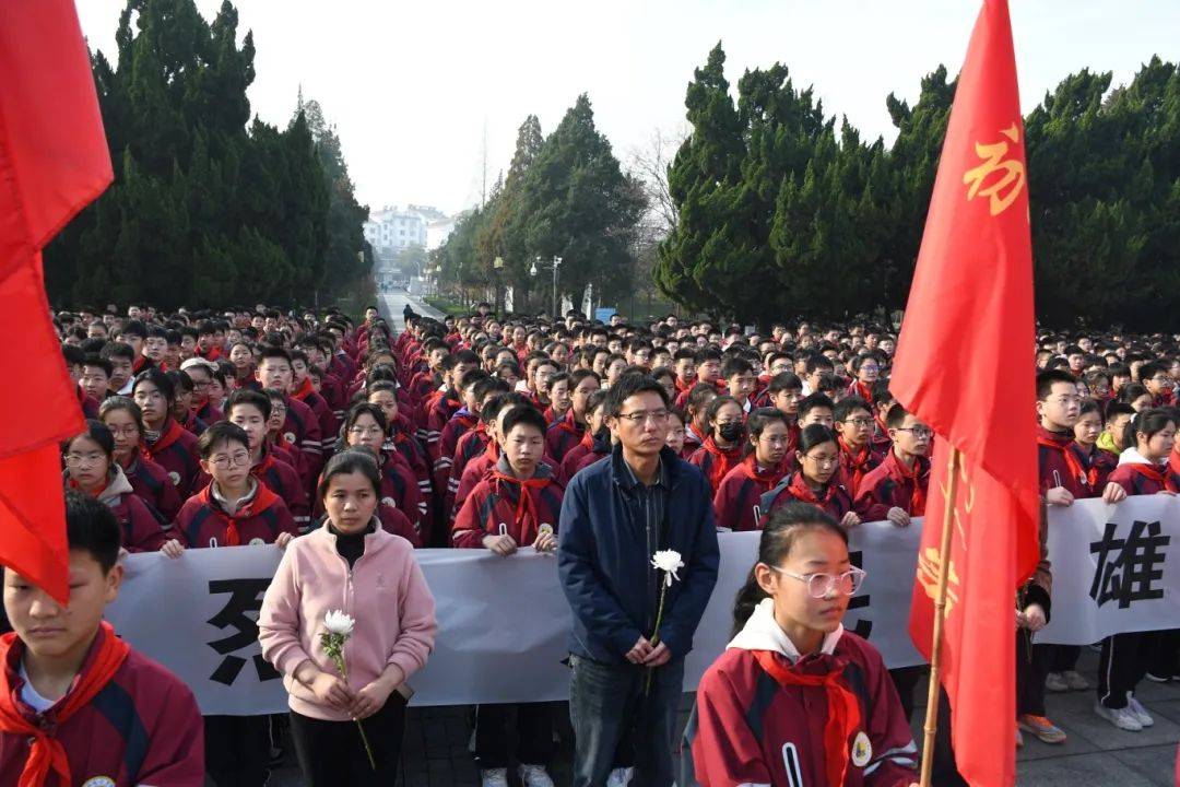 文通中学开展清明祭扫活动