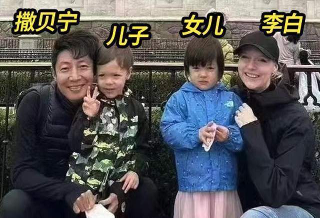 今年2月,撒贝宁又带着妻儿到崇礼滑雪,同行的还有好友尼格买提.