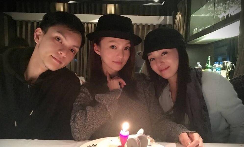 趁张韶涵生病卷走1亿,交新男友又联合前夫要钱,姜柔伊现状如何